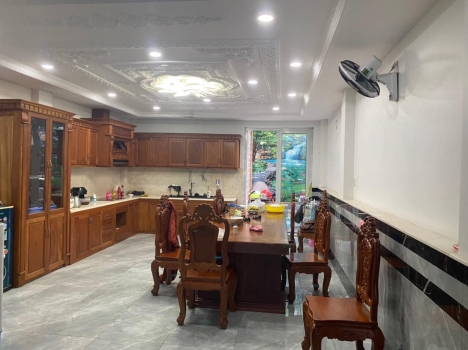 Giảm sâu, Bán nhà mặt tiền Nguyễn Ảnh Thủ - 7 tầng có thang máy, đoạn gần Tô Ký