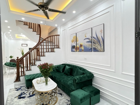 Bán nhà 5 tầng 2 mặt thoáng, 50m2, kinh doanh sầm uất phố Trần Thái Tông, Cầu Giấy