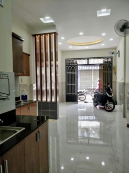 NHÀ XINH MẶT TIỀN 4 TẦNG NỞ HẬU VÔ Ở NGAY