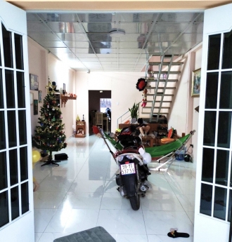 NHÀ 80m2 - HẺM NHỰA 6M MỘT TRỤC RA MẶT TIỀN - Ô TÔ NGỦ TRONG NHÀ - 2 TẦNG Ở NGAY - CHO THUÊ