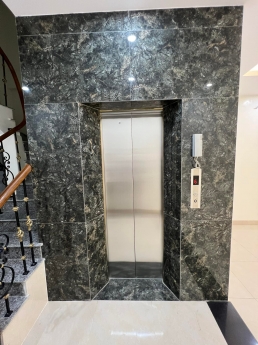 Nhà Hoàng Văn Thái 5 tầng, Thang Máy, Gara oto, Sổ đỏ vuông đét 8.8tỷ