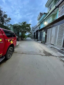 Bán nhà mặt tiền kinh doanh,3 tầng btct,dt 56m2, Quận 9, giá chỉ 5,2 tỷ.