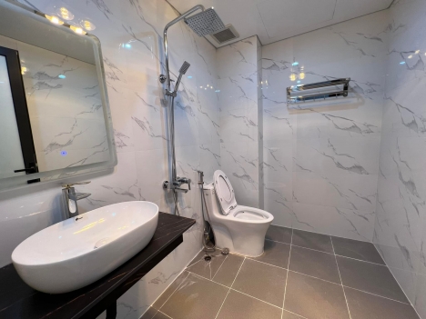 Nhà Hoàng Văn Thái 5 tầng, Thang Máy, Gara oto, Sổ đỏ vuông đét 8.8tỷ