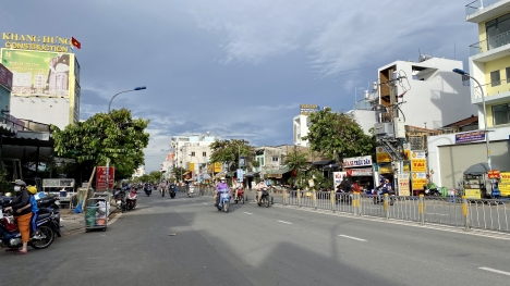 NHÀ MẶT TIỀN KPL ĐƯỜNG THÔNG MORNING NGỦ TRONG NHÀ