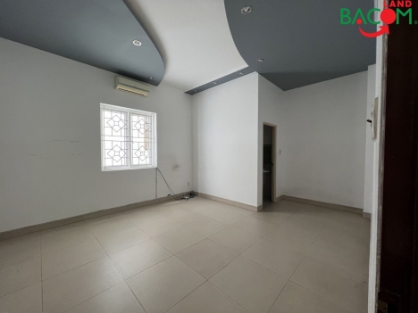 Bán nhà 2 lầu đẹp,có dòng tiền 144 triệu,đường 2 xe oto, thông bàn cờ,P TRUNG DŨNG