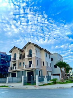 chính chủ gửi bán căn biệt thự Centa Villas tại thành phố Từ Sơn, cách Vinhome Riverside 10km.