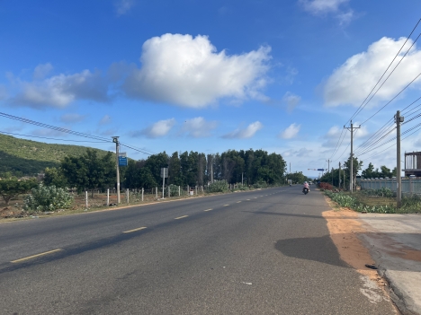 Cần bán đất đường 715 cổng số 3  sân bay Phan Thiết