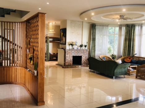 BÁN BIỆT THỰ NHÌN TOÀN CẢNH HỒ XUÂN HƯƠNG ĐÀ LẠT