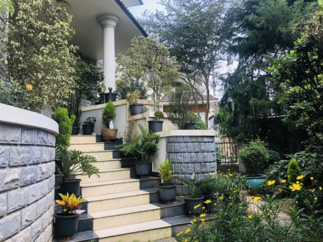 BÁN BIỆT THỰ NHÌN TOÀN CẢNH HỒ XUÂN HƯƠNG ĐÀ LẠT