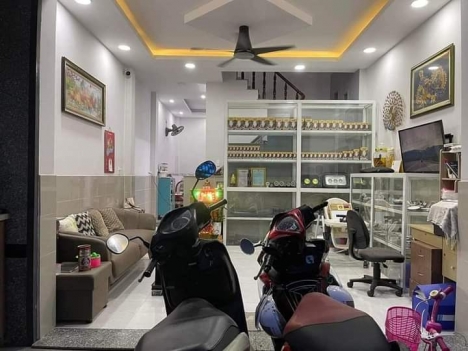 Bán nhà mặt tiền kinh doanh,3 tầng btct,dt 56m2, Quận 9, giá chỉ 5,2 tỷ.