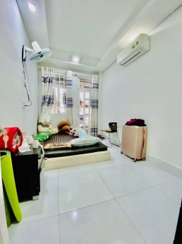 bán nhà nhỏ xinh đườngg nguyễn sơn, 2 tầng, hẻm ba gác, 25m2 chỉ 3 tỷ