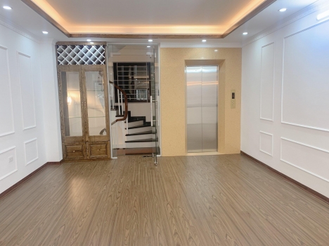 Bán gấp nhà đẹp 7 tầng, thang máy phố Minh Khai, Hai Bà Trưng, DT
42m giá 8.4tỷ. LH