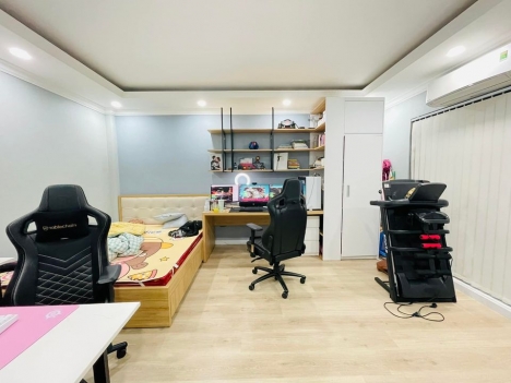 Ngộp bank bán gấp nhà 46m2, 5T, 6 tỷ hơn chút 2 Ô TÔ  tránh Đường Chiến Thắng