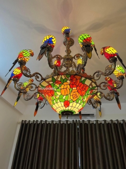 Giao lưu bộ đèn chùm tiffany vẹt hoa hồng