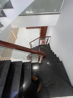 RẺ NHẤT QUẬN 7- BÁN ĐẤT TẶNG NHÀ CẤP 4 ĐANG KINH DOANH TẠP HÓA-  XE HƠI 7 CHỖ NGỦ TRONG NHÀ . 128m2