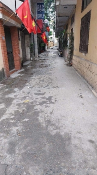 Bán nhà Trần Thái Tông, 60m, 5 tầng mới, kinh doanh sầm uất, cách ngõ oto 20m