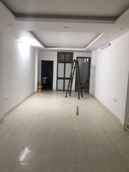 Tòa VP đường Giáp Bát  6 tầng, thang máy đường oto tránh 9.6 tỷ