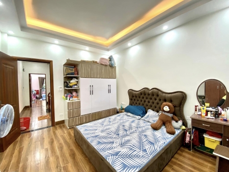 Nhà NGÔ GIA TỰ 5 tầng Chủ TỰ XÂY, SÂN RỘNG mênh mông