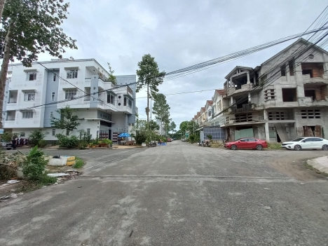 Bán Biệt Thự Thô Góc 2 Mặt Tiền Đối Diện Bệnh viện Hoàn Mỹ Cửu Long