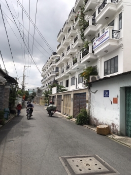 Mặt tiền kinh doanh TA22 #Q12, 4 tầng, Ô tô đậu trong nhà, Thông tứ tung Có 6.x tỷ ;