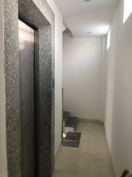 Tòa VP đường Giáp Bát  6 tầng, thang máy đường oto tránh 9.6 tỷ