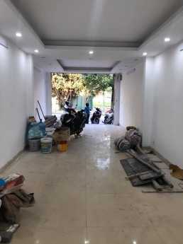 Tòa VP đường Giáp Bát  6 tầng, thang máy đường oto tránh 9.6 tỷ