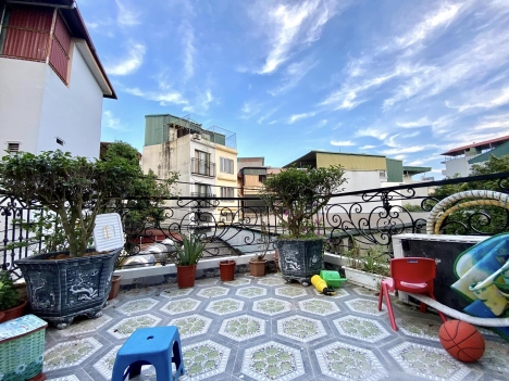 Nhà NGÔ GIA TỰ 5 tầng Chủ TỰ XÂY, SÂN RỘNG mênh mông