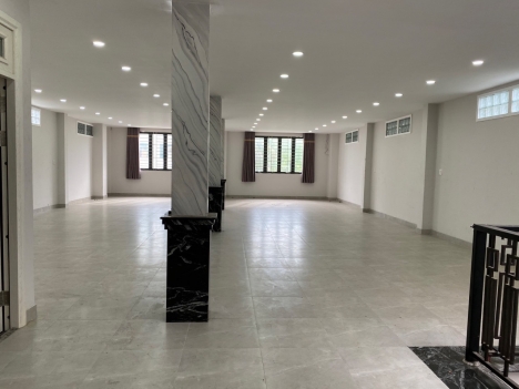 Một căn duy nhất làm kho xưởng, mặt tiền Nguyễn Văn Luông, hướng đông tứ trạch