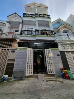 chính chủ bán nhà 4.5x11,5,2 lầu,4pn,3wc,hem xe hoi phí 70 triệu!