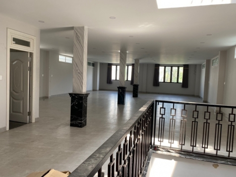 Một căn duy nhất làm kho xưởng, mặt tiền Nguyễn Văn Luông, hướng đông tứ trạch