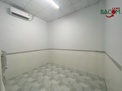 Chỉ: 2,3 tỉ thương lượng.Bán nhà 60m2 SHR thổ cư đường ô tô (P. An Bình)