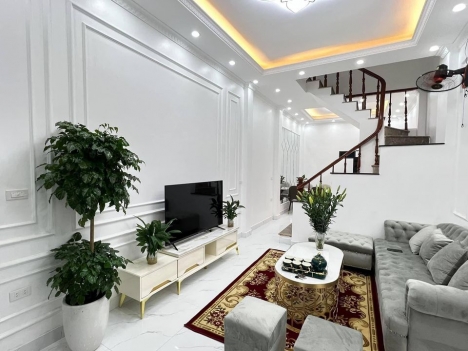 Chủ Ngộp bank bán gấp nhà Nguyễn Khuyến 44m2, 5T, 6 tỷ hơn chút Ô TÔ đỗ cửa ngày đêm.