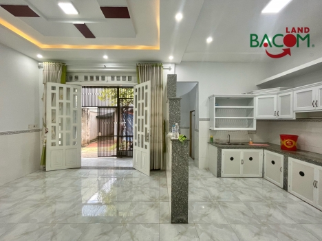 Chỉ: 2,3 tỉ thương lượng.Bán nhà 60m2 SHR thổ cư đường ô tô (P. An Bình)