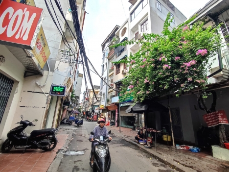 Phân Lô Nguyễn Văn Huyên Dt 60m2 x 6 Tầng, 6 ngủ, nhà mới mt: 5m. Bán Giá: 12.5 tỷ