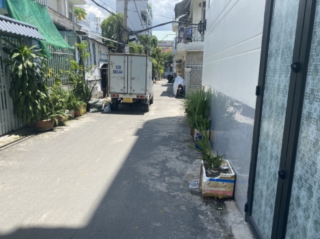 95m2 , cấp 4, hxh thông,sát bên nhà thờ Nữ vương Hòa Bình , Gò Vấp.