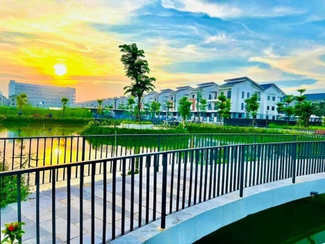 Bán nhanh căn góc 2 mặt tiền Centa Riverside, ngay cổng vào của dự án, đối diện khu công nghệ cao