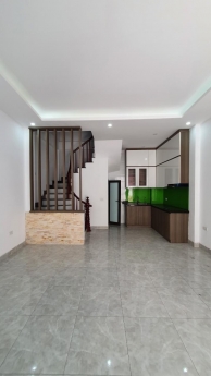 Nhà Phúc Lợi - 30m - Xây 5 Tầng - Mt 4.5m - Giá 2.x Tỷ -  Ô tô Đỗ Sát Cửa -  Mặt Tiền To - Ngõ nông