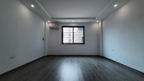 Nhà Phúc Lợi - 30m - Xây 5 Tầng - Mt 4.5m - Giá 2.x Tỷ -  Ô tô Đỗ Sát Cửa -  Mặt Tiền To - Ngõ nông