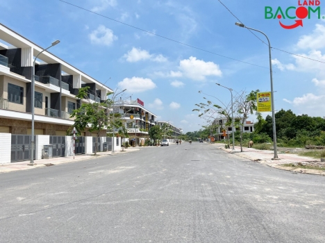 Chỉ 5,99 tỷ TL 
.Bán nhà mới đẹp 1 trệt, 2 lầu, KDC Bửu Long 3, Biên Hoà, hạ tầng chuẩn.