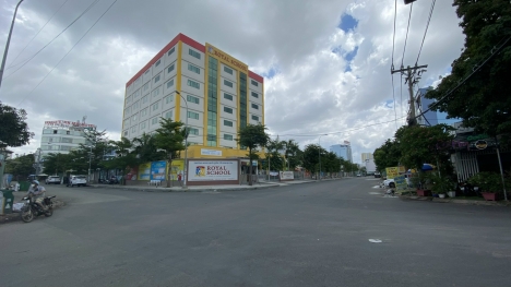 NHÀ MẶT TIỀN KHU PHÂN LÔ RẤT GẦN AEON TÊN LỬA