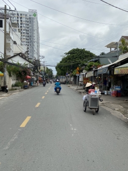 Bán nhà mặt tiền Nguyễn Khoái - Quận 4. DT 10 x 30, giá chỉ 42 tỷ.