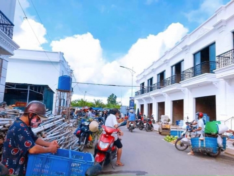 1,2 tỷ SỞ HỮU NHÀ XÂY SẴN - Ngay Mặt Tiền Chờ - Cách Cần Thơ 25km