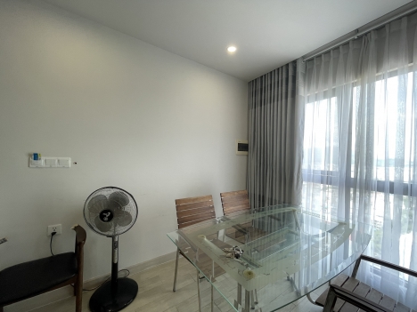 Cho thuê căn hộ 2 phòng ngủ nội thất cơ bản tại Gold Coast, nội thất không đẹp nên giá rẻ.