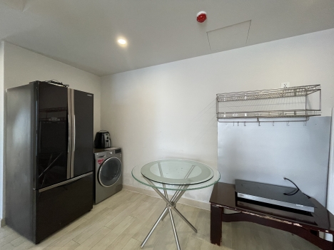 Cho thuê căn hộ 2 phòng ngủ nội thất cơ bản tại Gold Coast, nội thất không đẹp nên giá rẻ.
