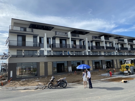 Chủ cần tiền BÁN LỖ  shophouse đường 36m khu đô thị Waterpoint giá 6,4 tỉ rẻ nhất thị trường.