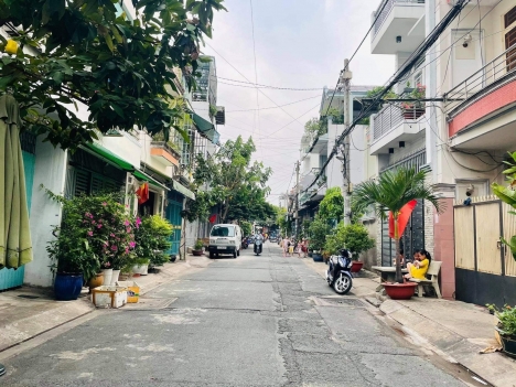 Bán nhà Thoại Ngọc Hầu, Tân Phú - HXH 8M - 65m2- 2 tầng - giá chỉ 7 TỶ ( TL )