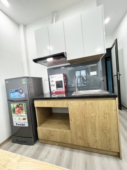 Bán nhà mới 5 tầng phố Nguyễn Văn Huyên, ô tô tránh 30m, 40m2 rộng 4m, chỉ có 4,2 tỷ