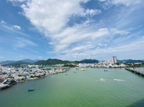 Bán căn hộ 2 phòng ngủ đầy đủ nội thất nằm tại giếng trời giá rẻ tại Mường Thanh 04 Trần Phú.