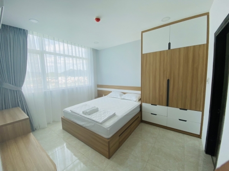 Bán căn hộ 2 phòng ngủ đầy đủ nội thất nằm tại giếng trời giá rẻ tại Mường Thanh 04 Trần Phú.