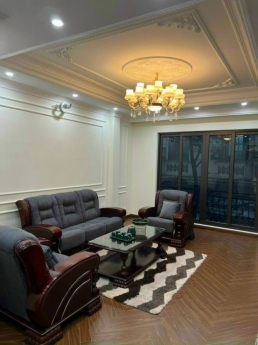 Bán nhà mới tặng nội thất xịn, sát phố Nguyễn Khang, 40m2 rộng 5m, giá mong muốn 4,8 tỷ
